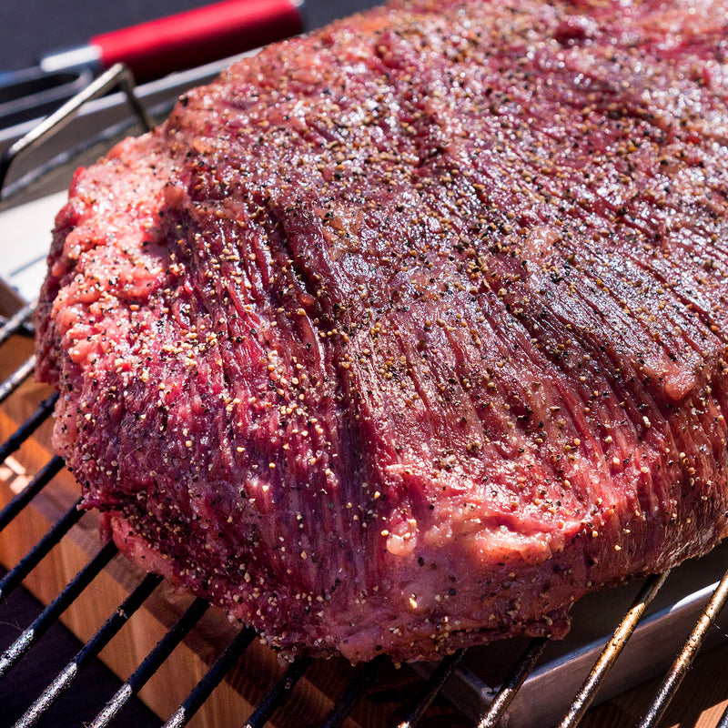 Chargez l'image dans la visionneuse de la galerie, Brisket de bœuf fumé au BBQ avec croûte d'épices pour fumoir