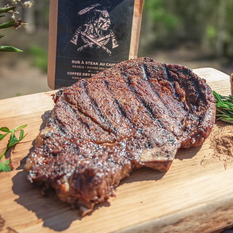 Chargez l'image dans la visionneuse de la galerie, Un steak frotté avec le Rub à Steak au Café des Épices du Guerrier
