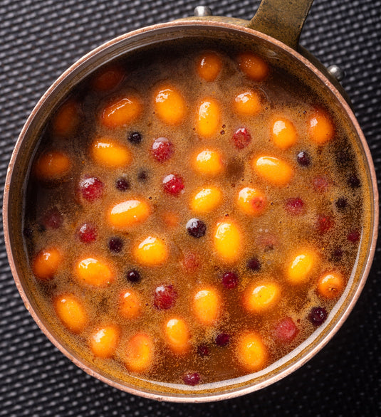 Sauce aux Nards des pinèdes et aux petits fruits boréaux