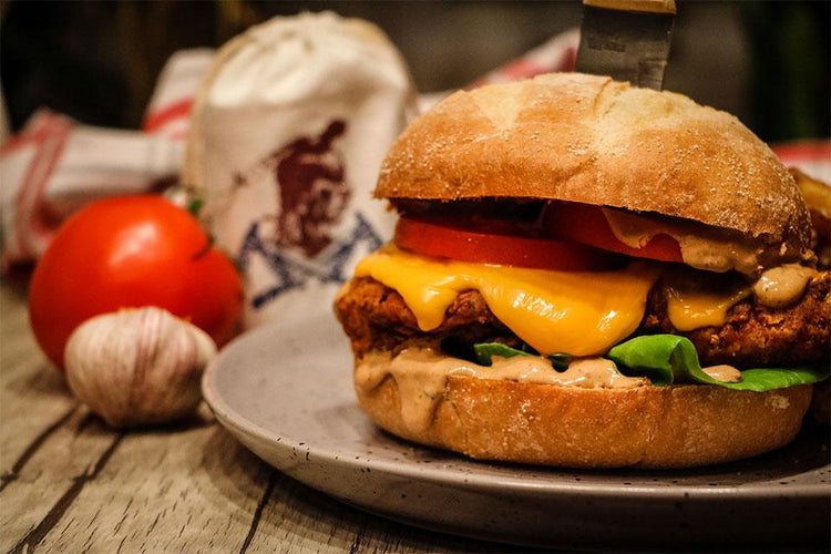 Recette de Burger au poulet croustillant et aïoli