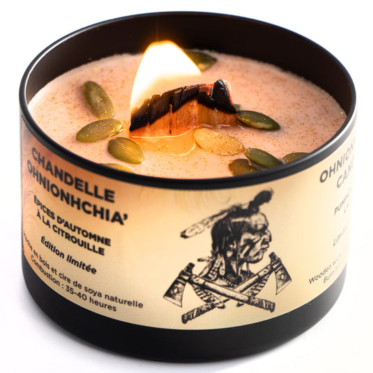 Chandelle Ohnionhchia’ allumée avec graines de citrouille