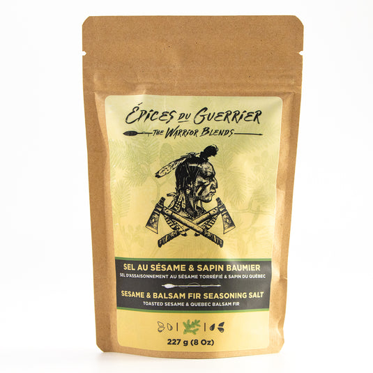Sac de Sel au Sésame & Sapin Baumier 227 g des Épices du Guerrier sur fond blanc