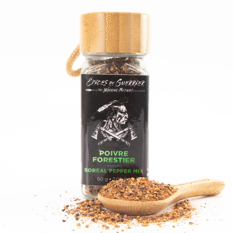 Load image into Gallery viewer, Poivre Forestier 60 g - Saupoudroir en verre avec bouchon en bois | Épices du Guerrier
