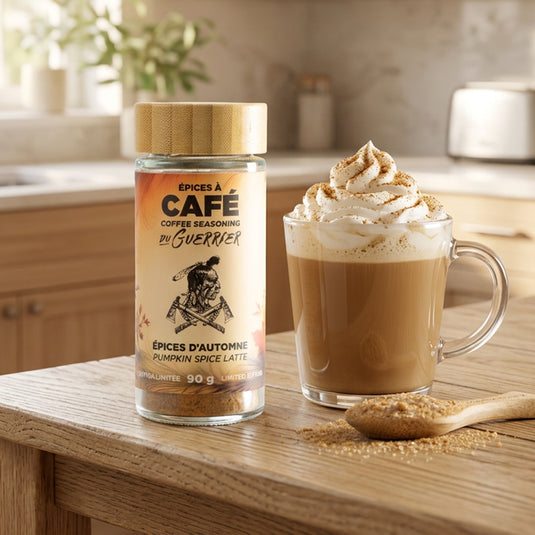 Épices d'automne Pumpkin Spice Latte avec café latté et crème fouettée