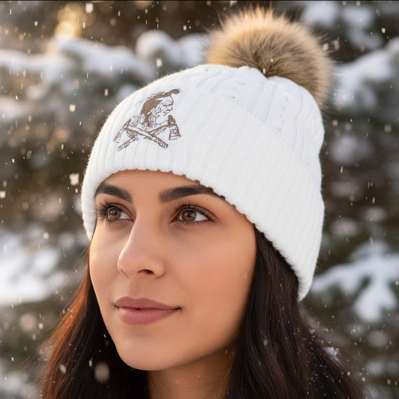 Chargez l'image dans la visionneuse de la galerie, Tuque de la Guerrière - Blanche - Lifestyle sur modèle
